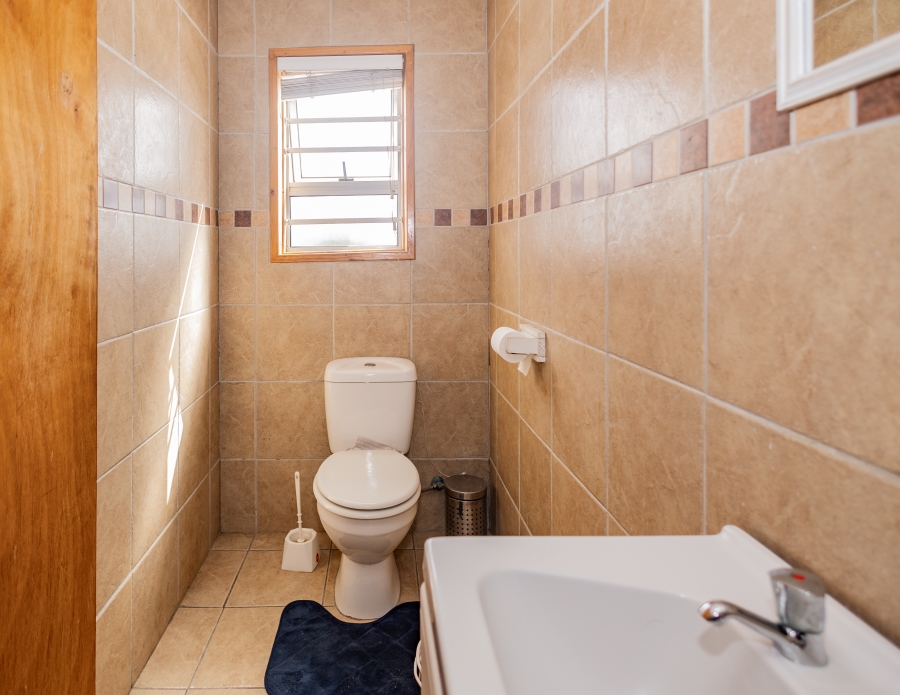 5 Bedroom Property for Sale in Ruyterwacht Western Cape